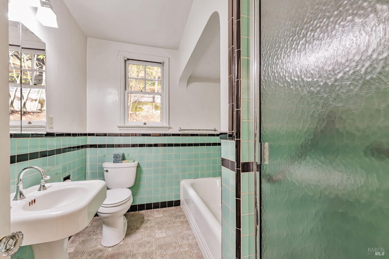 Detail Gallery Image 19 of 50 For 174 Bothin Rd, Fairfax,  CA 94930 - 4 Beds | 3 Baths