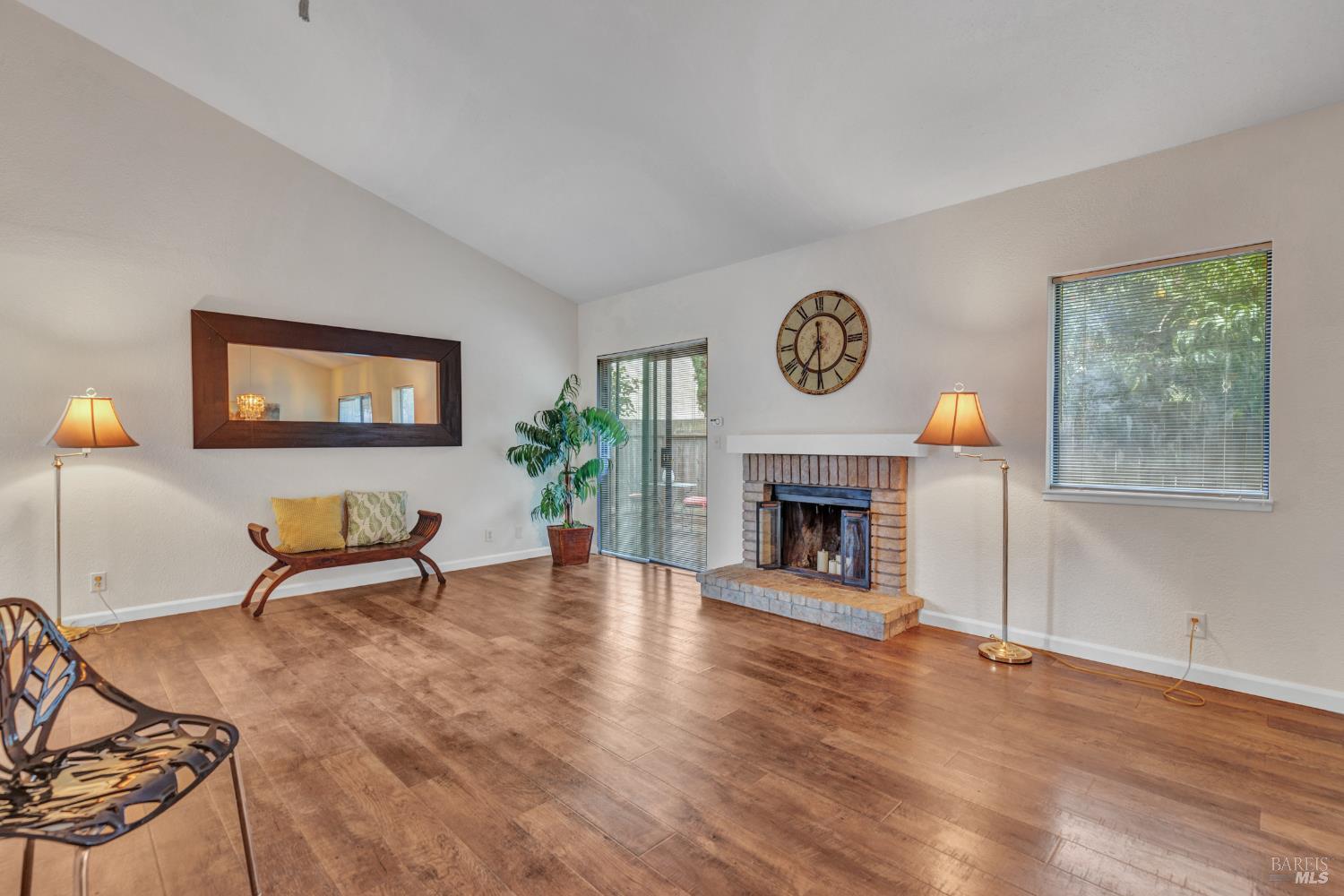 Detail Gallery Image 17 of 46 For 557 Willow Ct, Benicia,  CA 94510 - 2 Beds | 2/1 Baths