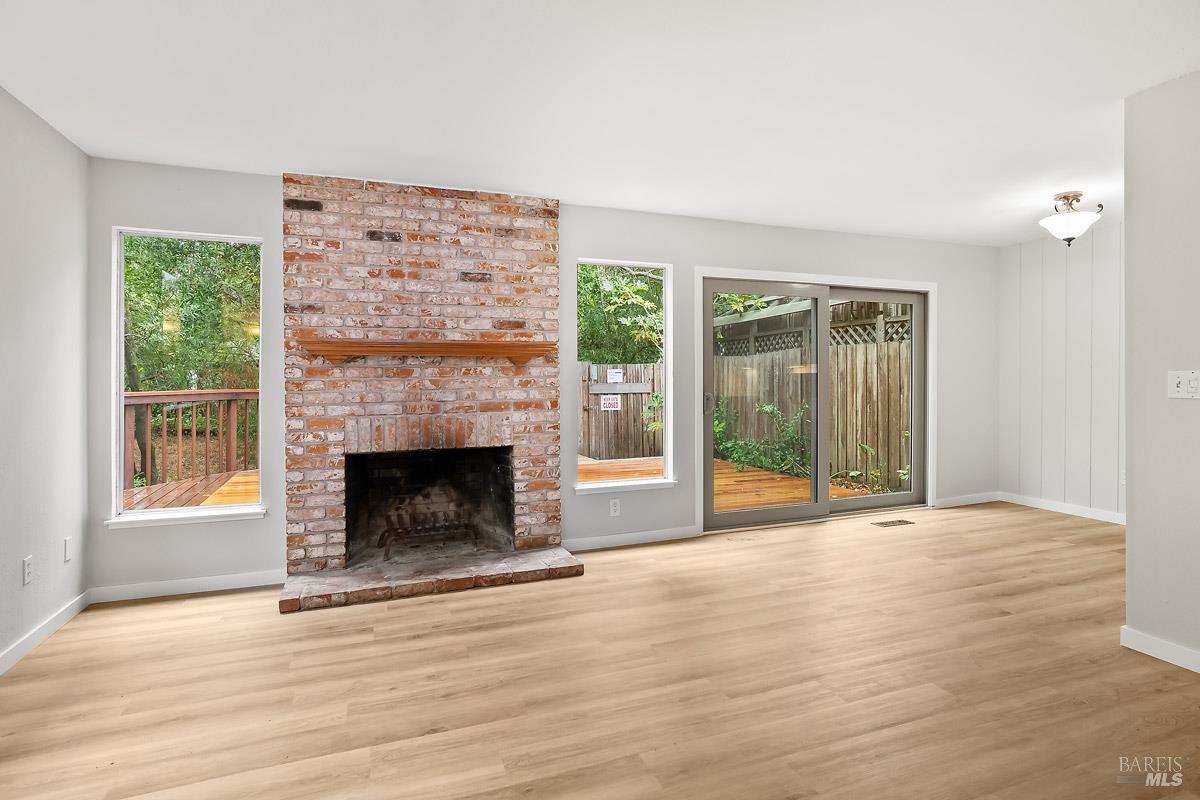 Detail Gallery Image 7 of 23 For 3 Glen Dr, Fairfax,  CA 94930 - 3 Beds | 2/1 Baths