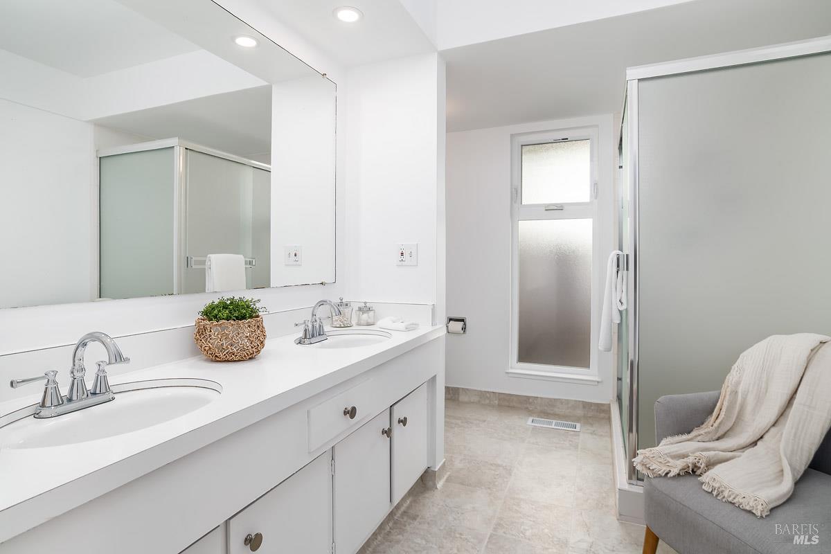 Detail Gallery Image 16 of 50 For 121 San Marino Dr, San Rafael,  CA 94901 - 3 Beds | 2 Baths