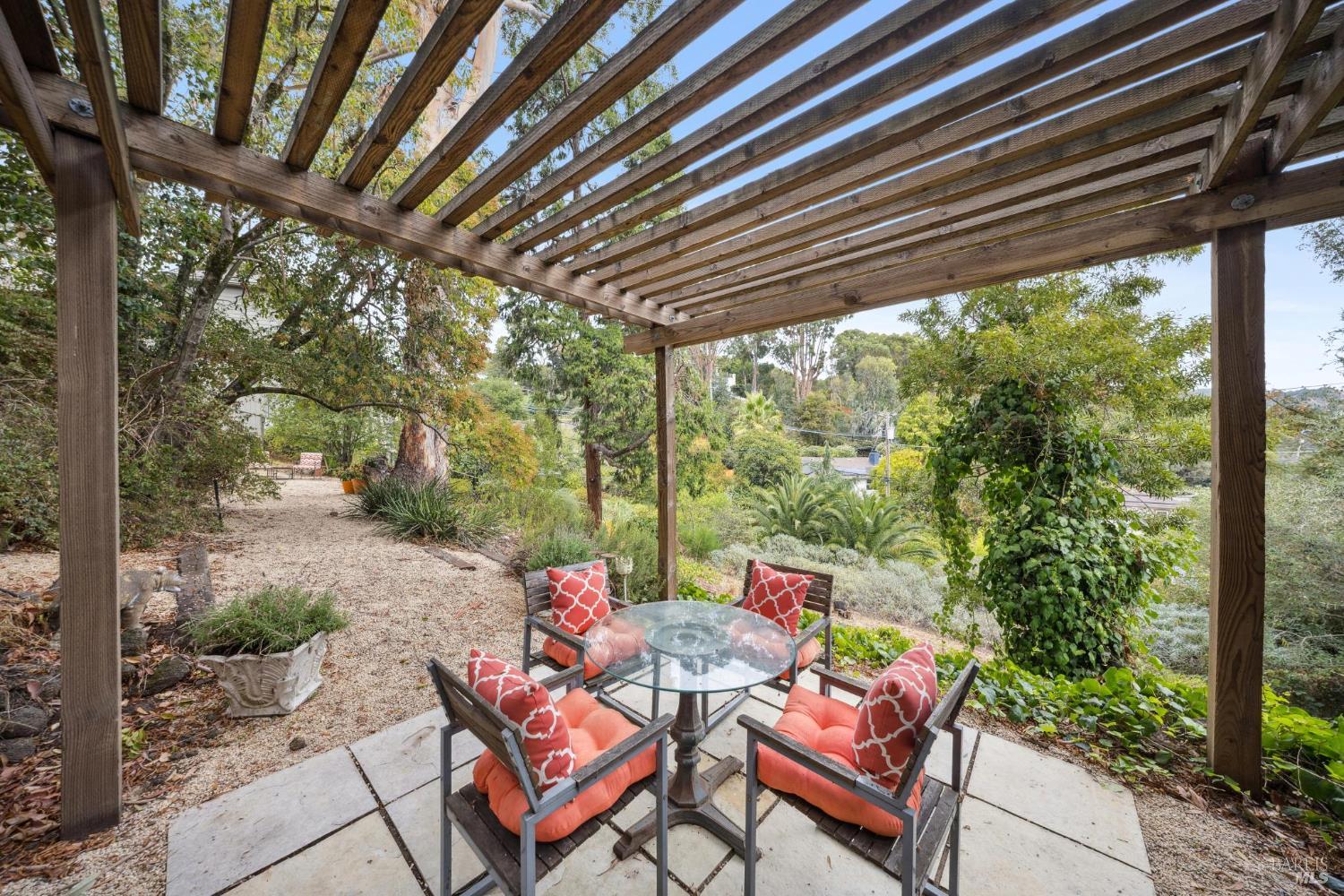 Detail Gallery Image 32 of 38 For 102 Marina Court Dr, San Rafael,  CA 94901 - 4 Beds | 3 Baths
