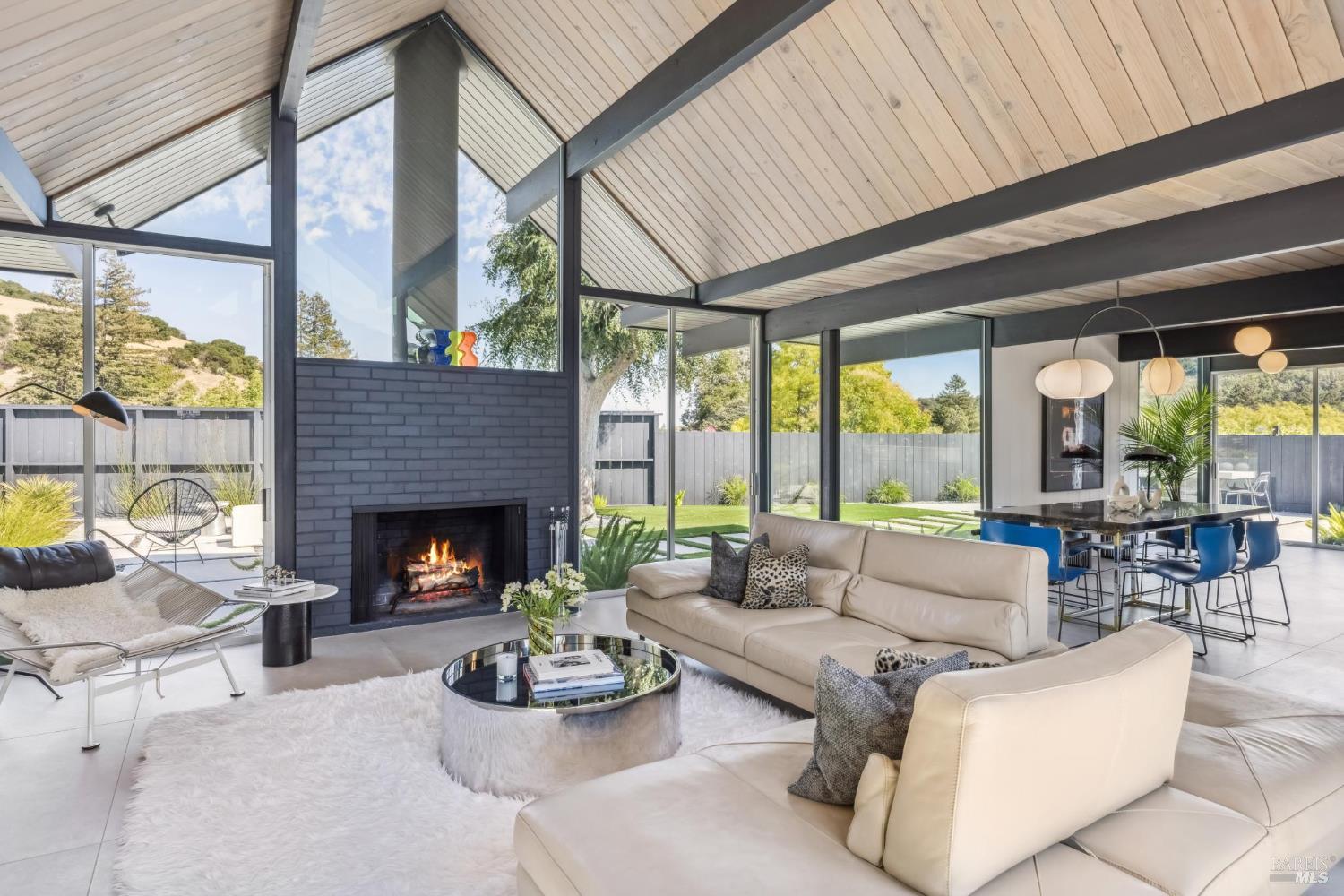 Detail Gallery Image 2 of 53 For 20 Mount Diablo Cir, San Rafael,  CA 94903 - 5 Beds | 2 Baths