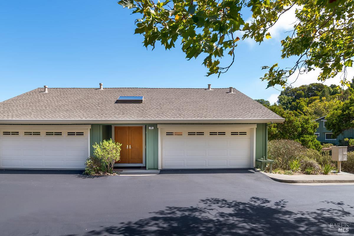 Detail Gallery Image 7 of 43 For 30 Toyon Ct, Corte Madera,  CA 94925 - 2 Beds | 2 Baths