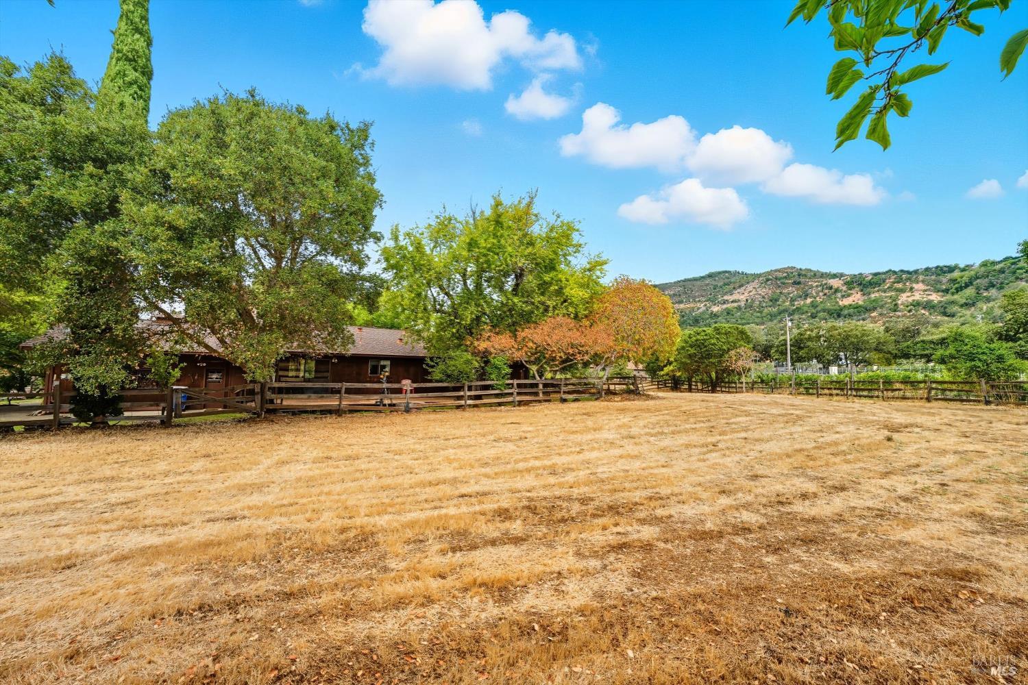 Detail Gallery Image 6 of 28 For 4295 E 3rd Ave, Napa,  CA 94558 - 3 Beds | 2 Baths