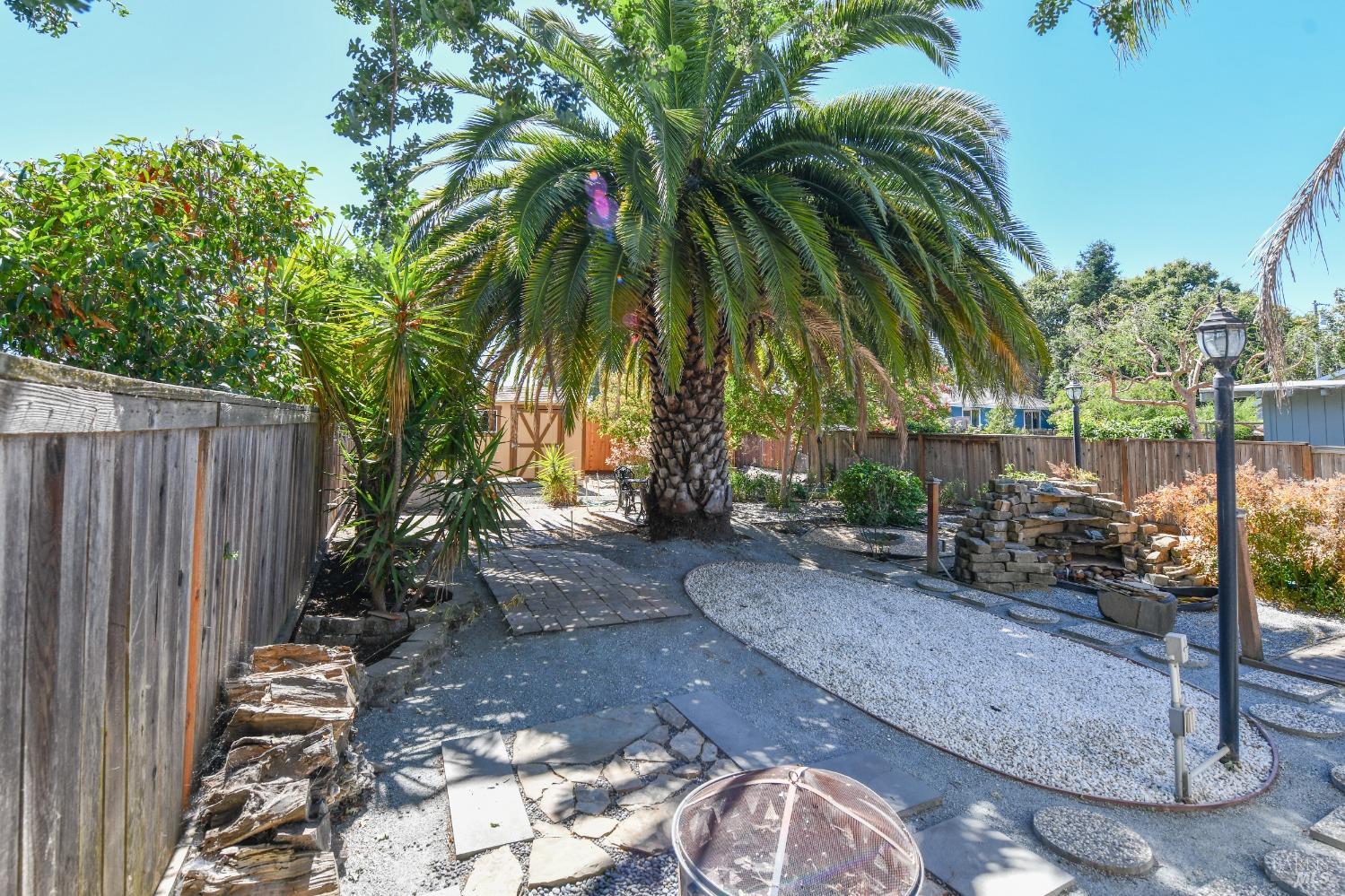 Detail Gallery Image 6 of 30 For 1215 Rutledge Ave, Santa Rosa,  CA 95404 - 4 Beds | 2 Baths