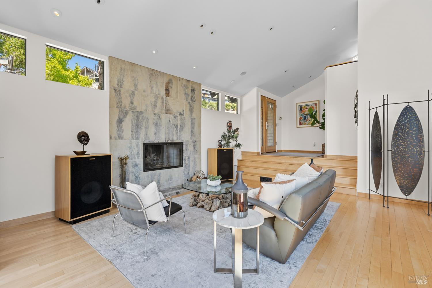 Detail Gallery Image 11 of 63 For 103 Holstein Rd, San Anselmo,  CA 94960 - 3 Beds | 2/1 Baths