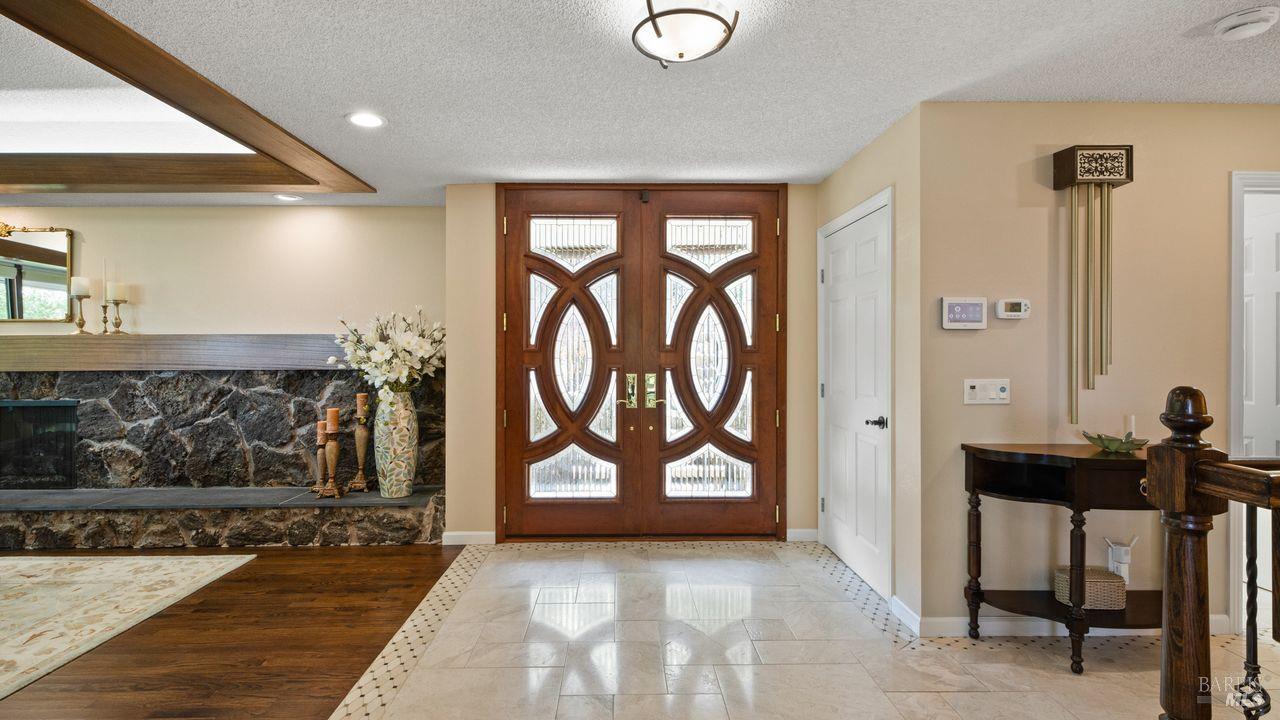 Detail Gallery Image 4 of 42 For 170 Wild Horse Valley Dr, Novato,  CA 94947 - 5 Beds | 2/1 Baths