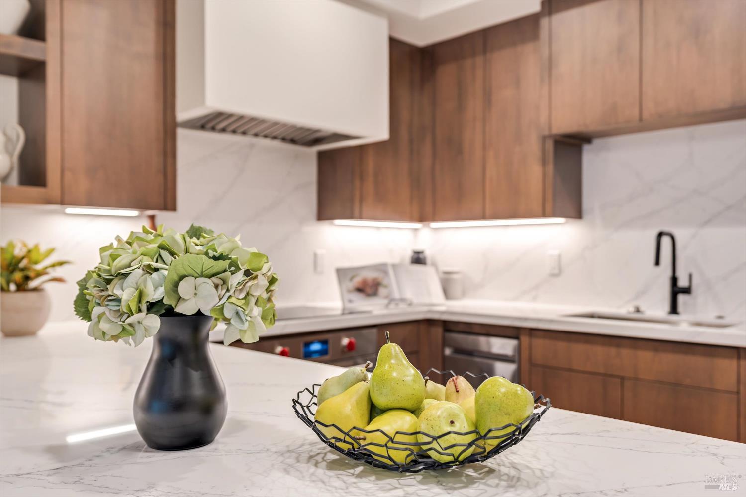 Detail Gallery Image 8 of 30 For 532 Grove St, Healdsburg,  CA 95448 - 2 Beds | 1/1 Baths