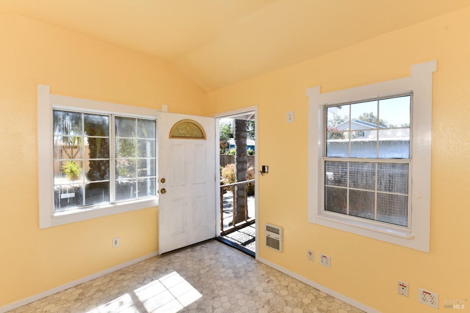 Detail Gallery Image 28 of 30 For 1215 Rutledge Ave, Santa Rosa,  CA 95404 - 4 Beds | 2 Baths