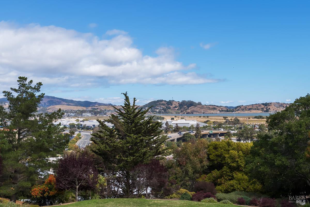 Detail Gallery Image 34 of 43 For 30 Toyon Ct, Corte Madera,  CA 94925 - 2 Beds | 2 Baths