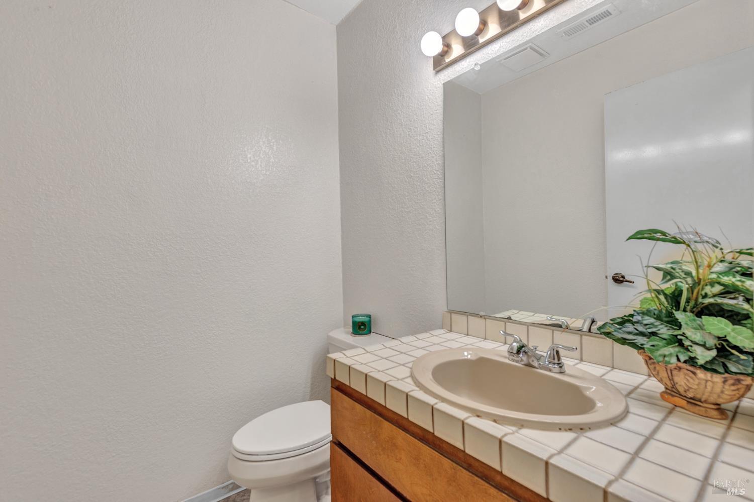 Detail Gallery Image 28 of 46 For 557 Willow Ct, Benicia,  CA 94510 - 2 Beds | 2/1 Baths
