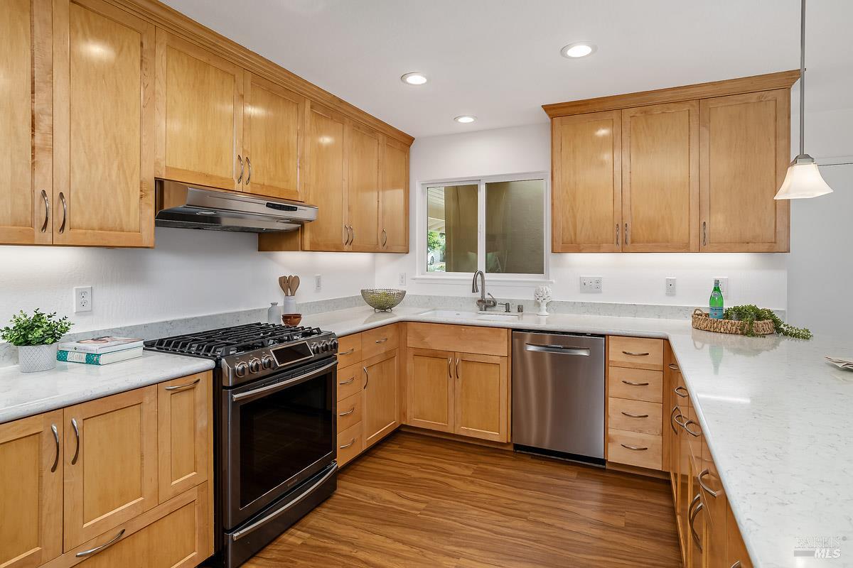 Detail Gallery Image 11 of 50 For 121 San Marino Dr, San Rafael,  CA 94901 - 3 Beds | 2 Baths