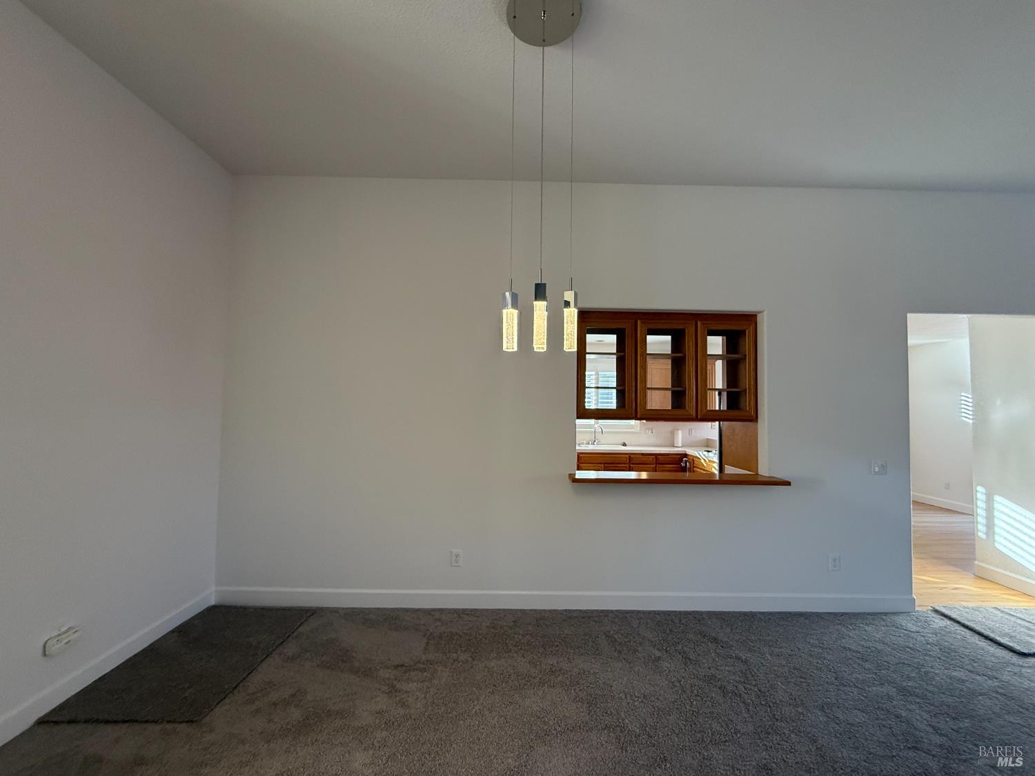 Detail Gallery Image 5 of 38 For 316 Acadia Dr, Petaluma,  CA 94954 - 4 Beds | 2/1 Baths