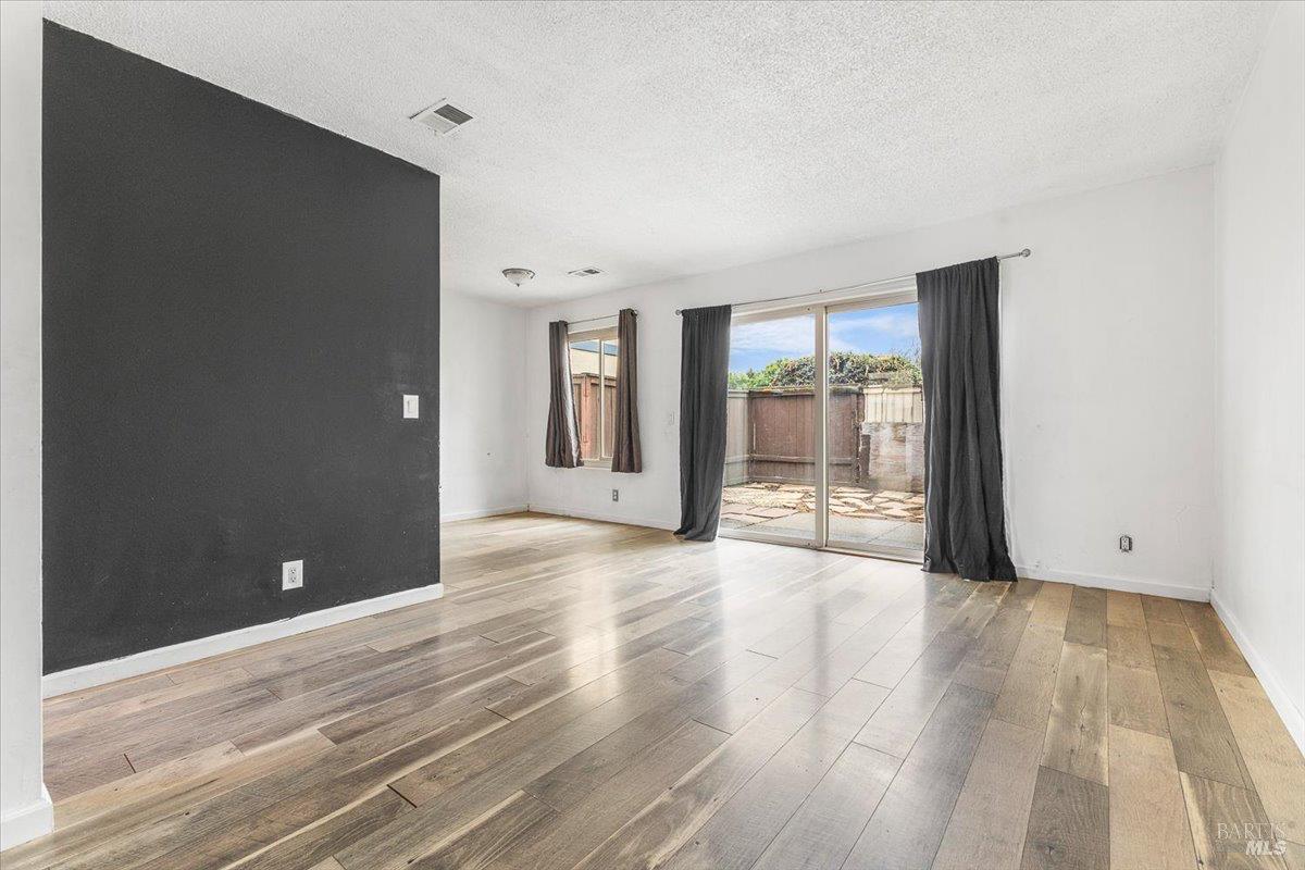 Detail Gallery Image 6 of 32 For 729 Rockwell Pl, Santa Rosa,  CA 95401 - 2 Beds | 1/1 Baths