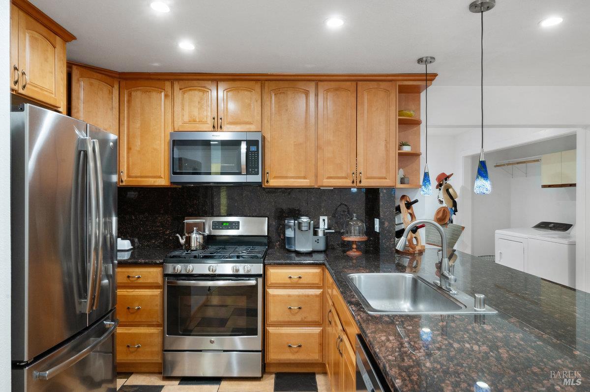 Detail Gallery Image 10 of 32 For 154 Professional Center Pkwy, San Rafael,  CA 94903 - 3 Beds | 2/1 Baths