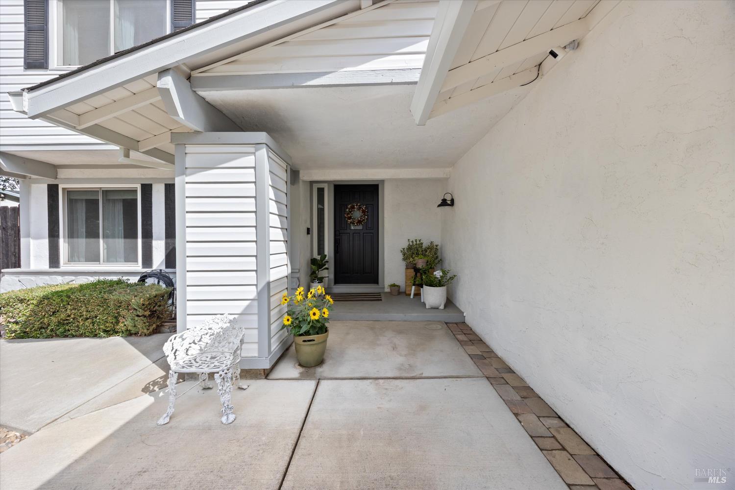 Detail Gallery Image 2 of 46 For 136 Suisun Ct, Vacaville,  CA 95688 - 4 Beds | 3 Baths