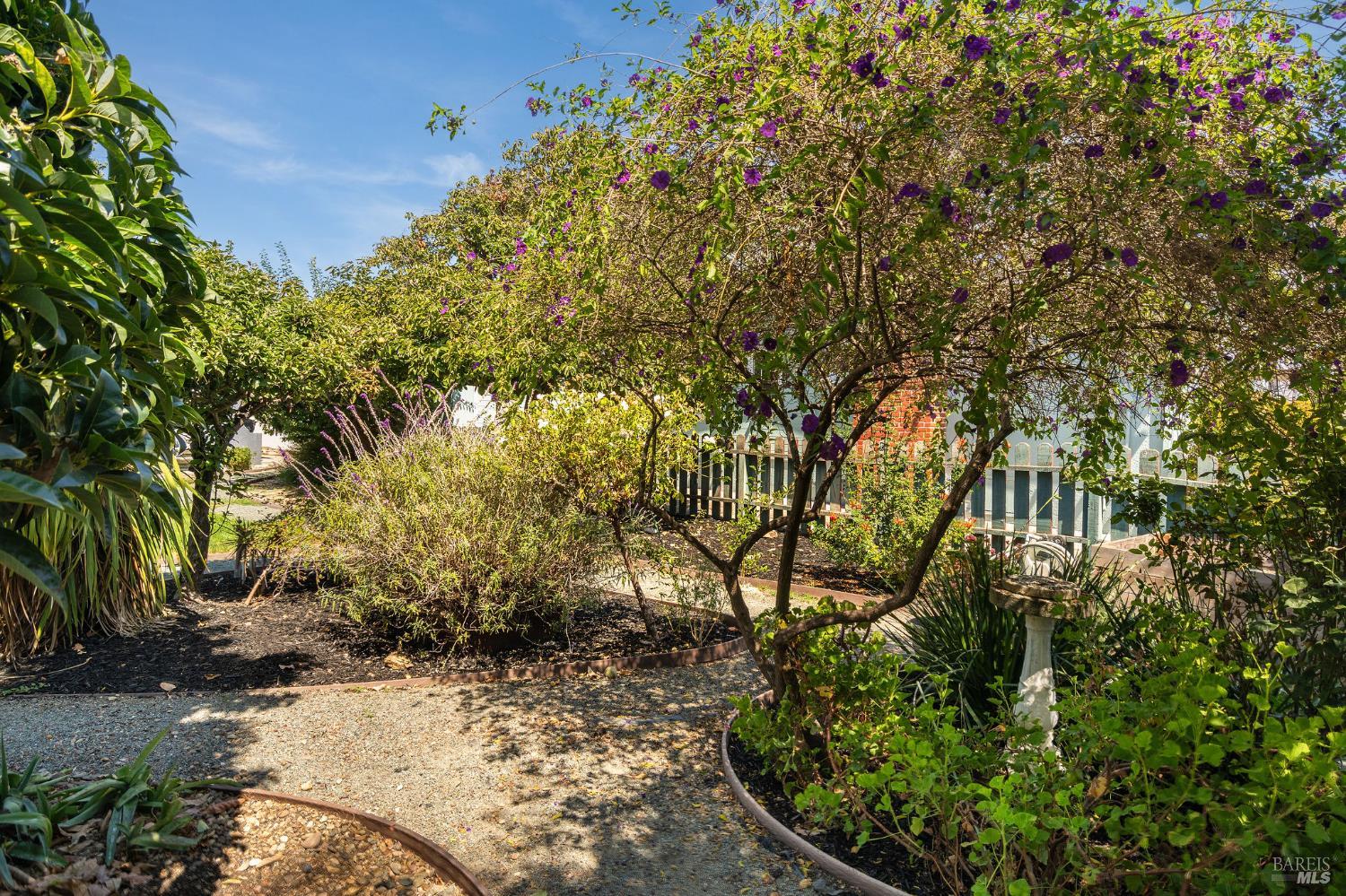 Detail Gallery Image 40 of 52 For 3009 Humboldt Ave, Oakland,  CA 94602 - 5 Beds | 2 Baths