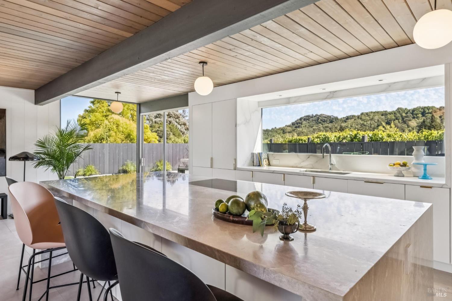 Detail Gallery Image 22 of 53 For 20 Mount Diablo Cir, San Rafael,  CA 94903 - 5 Beds | 2 Baths
