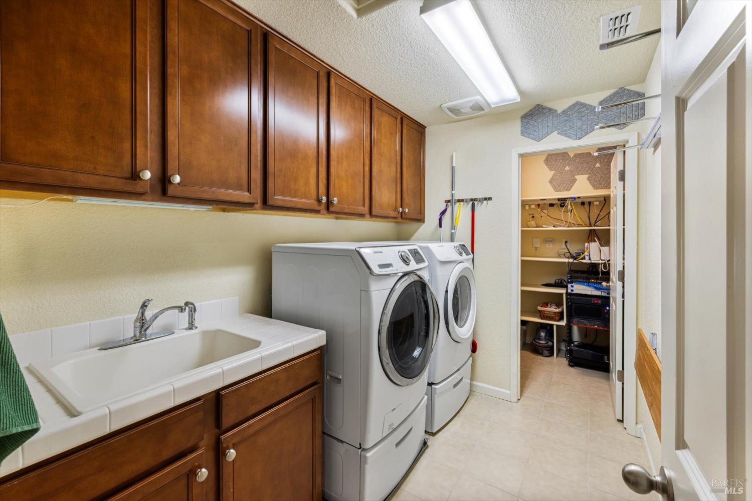 Detail Gallery Image 23 of 43 For 1391 Couples Cir, Fairfield,  CA 94533 - 5 Beds | 3 Baths
