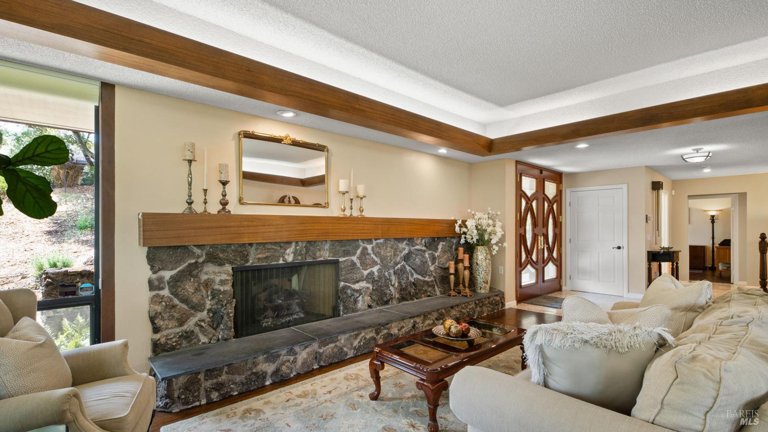 Detail Gallery Image 7 of 42 For 170 Wild Horse Valley Dr, Novato,  CA 94947 - 5 Beds | 2/1 Baths