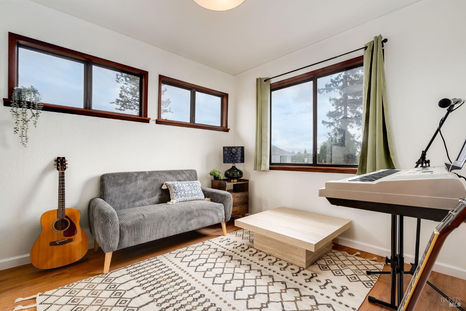Detail Gallery Image 30 of 52 For 3009 Humboldt Ave, Oakland,  CA 94602 - 5 Beds | 2 Baths
