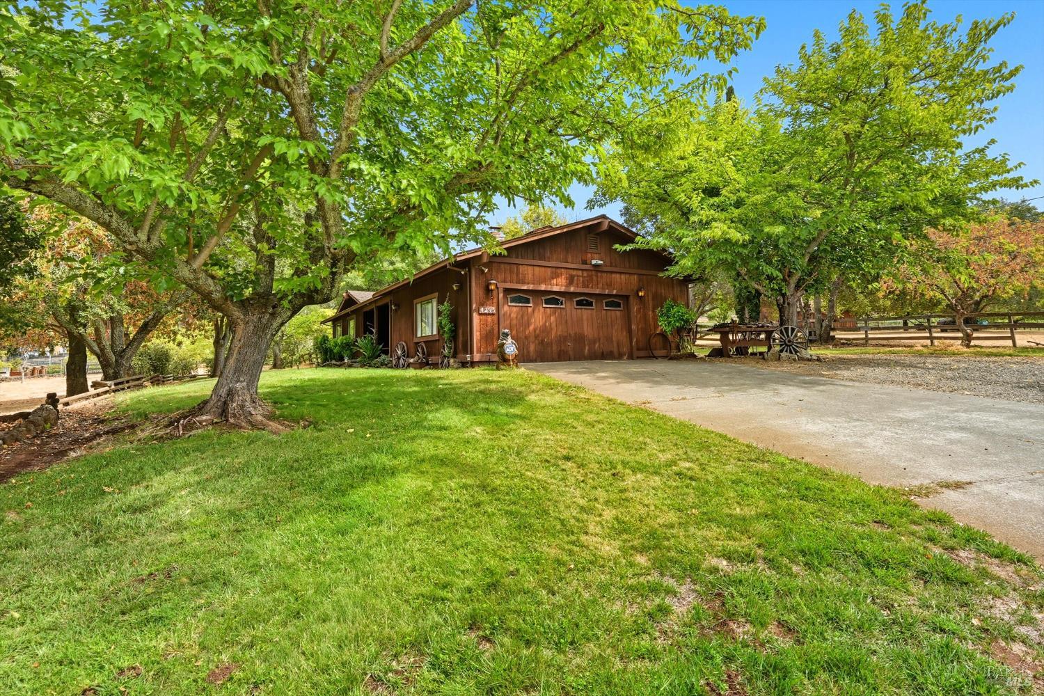 Detail Gallery Image 2 of 28 For 4295 E 3rd Ave, Napa,  CA 94558 - 3 Beds | 2 Baths