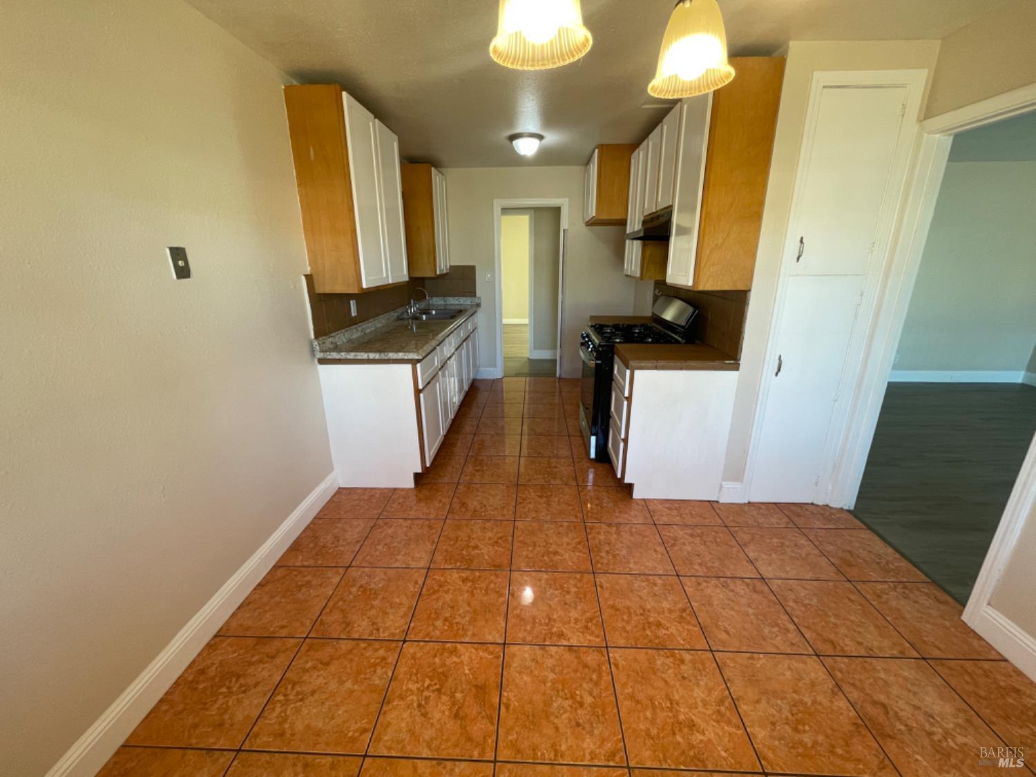 Detail Gallery Image 3 of 10 For 957 Oakwood Ave, Vallejo,  CA 94591 - 3 Beds | 1 Baths