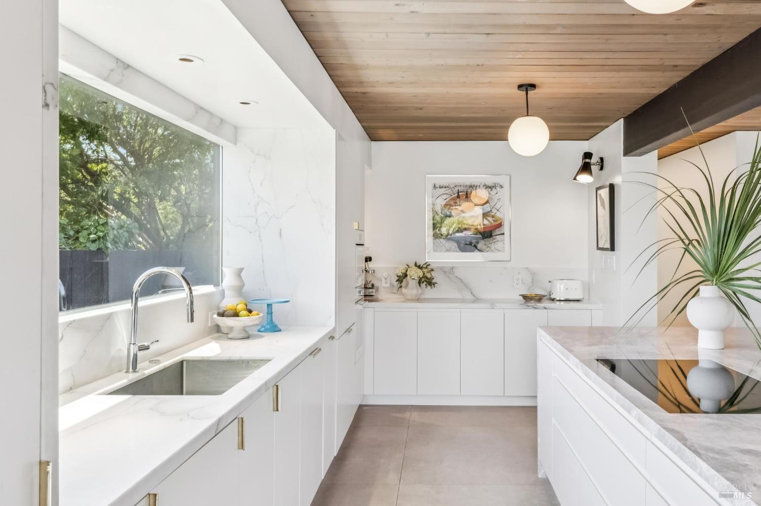 Detail Gallery Image 3 of 53 For 20 Mount Diablo Cir, San Rafael,  CA 94903 - 5 Beds | 2 Baths