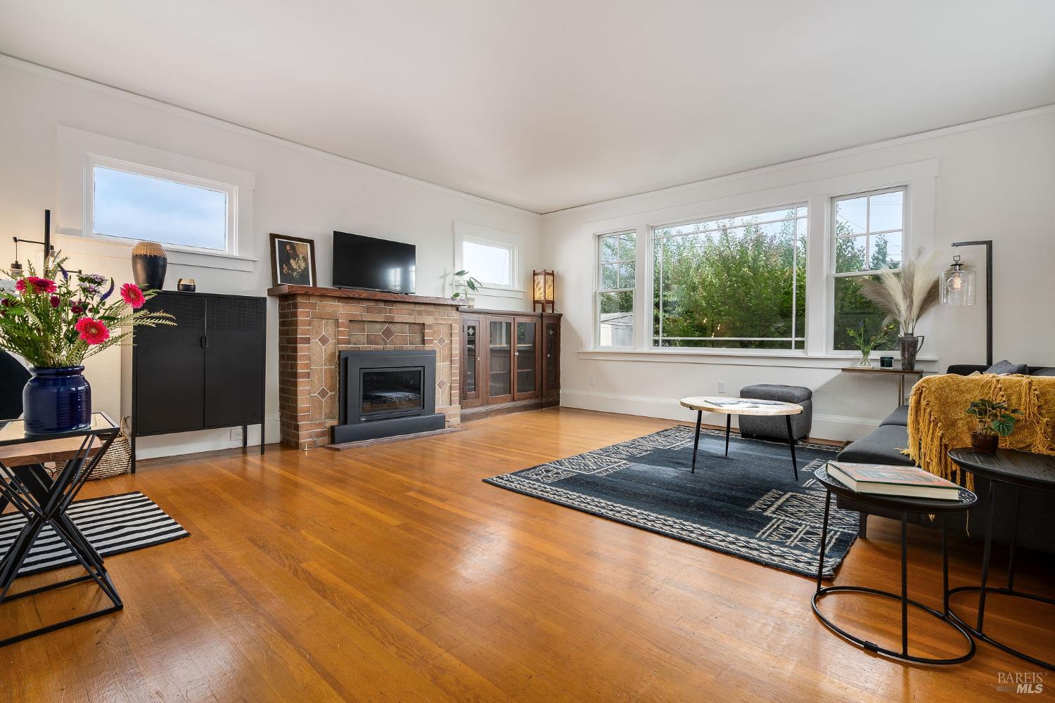 Detail Gallery Image 2 of 52 For 3009 Humboldt Ave, Oakland,  CA 94602 - 5 Beds | 2 Baths
