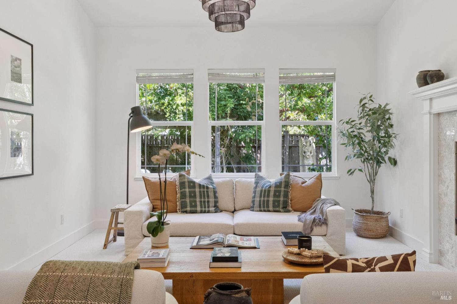 Detail Gallery Image 11 of 49 For 221 Spindle Ct, San Rafael,  CA 94903 - 4 Beds | 4 Baths