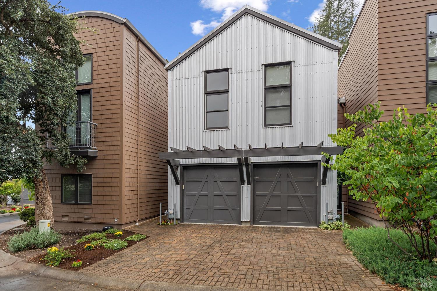 Detail Gallery Image 2 of 30 For 532 Grove St, Healdsburg,  CA 95448 - 2 Beds | 1/1 Baths