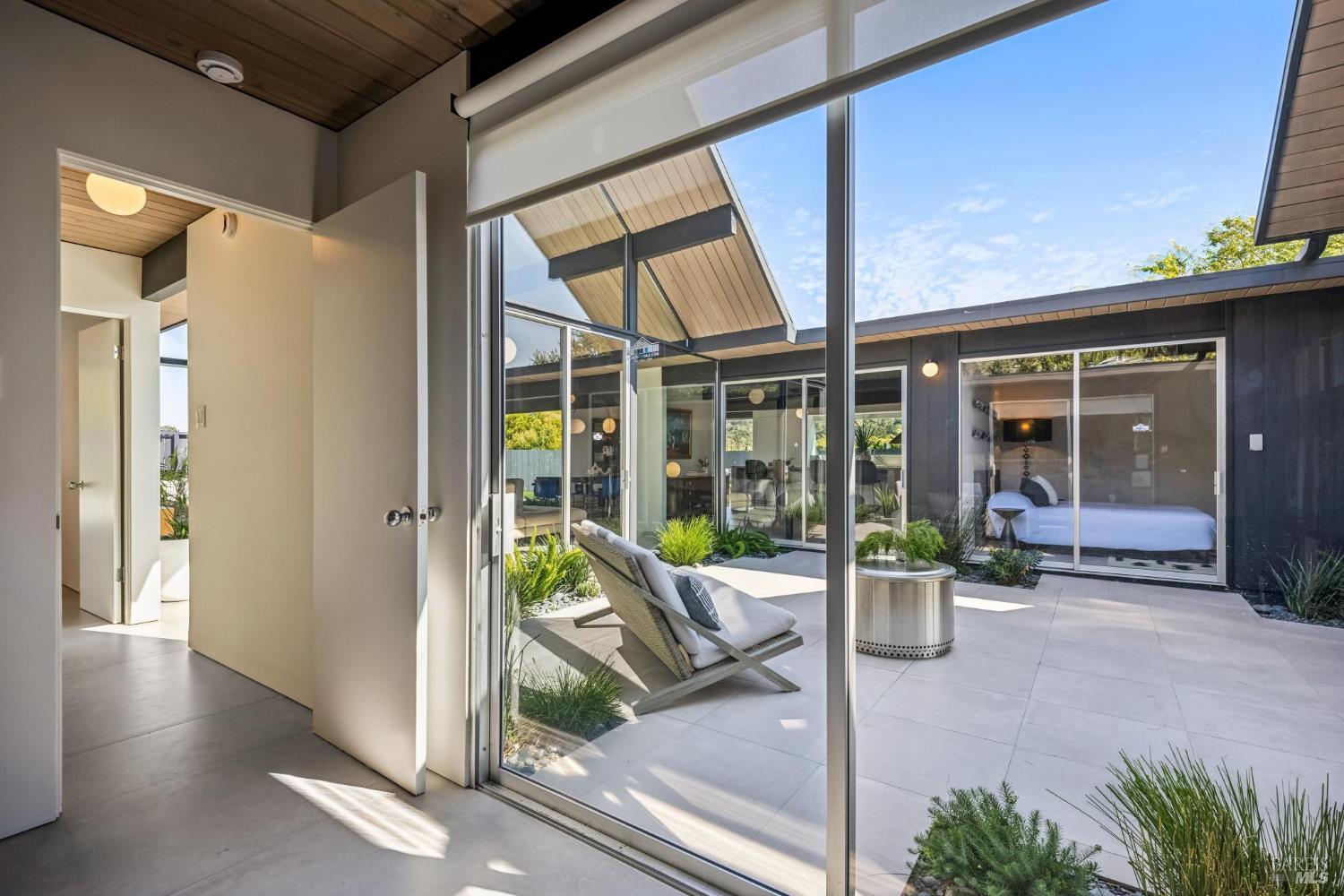 Detail Gallery Image 29 of 53 For 20 Mount Diablo Cir, San Rafael,  CA 94903 - 5 Beds | 2 Baths