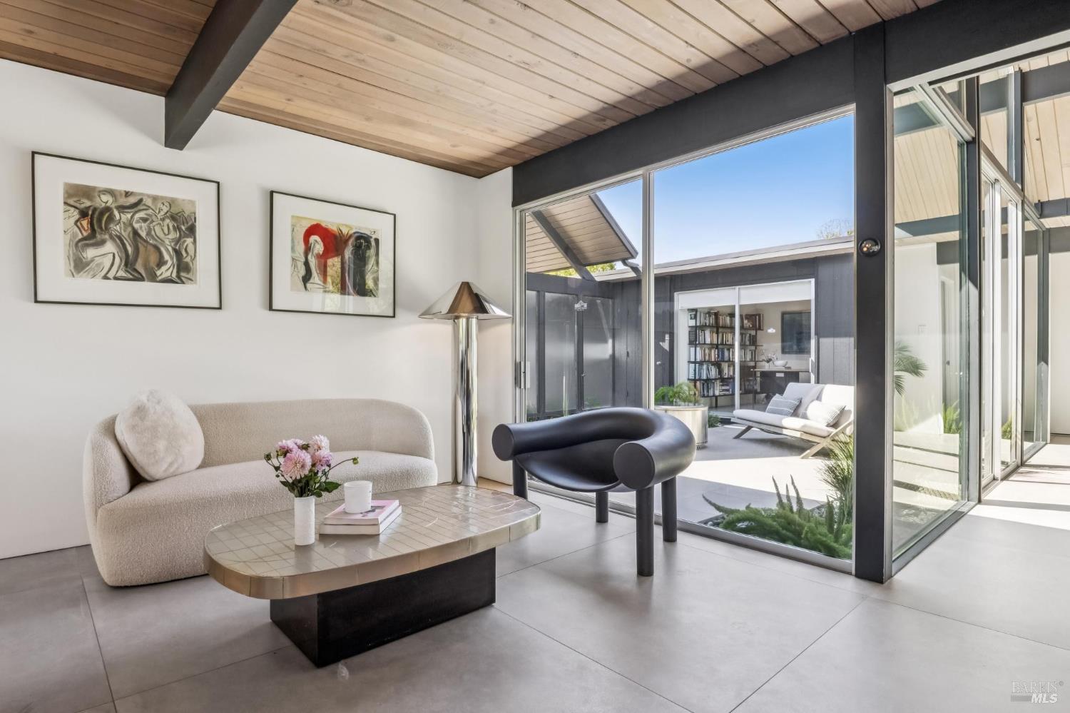 Detail Gallery Image 23 of 53 For 20 Mount Diablo Cir, San Rafael,  CA 94903 - 5 Beds | 2 Baths
