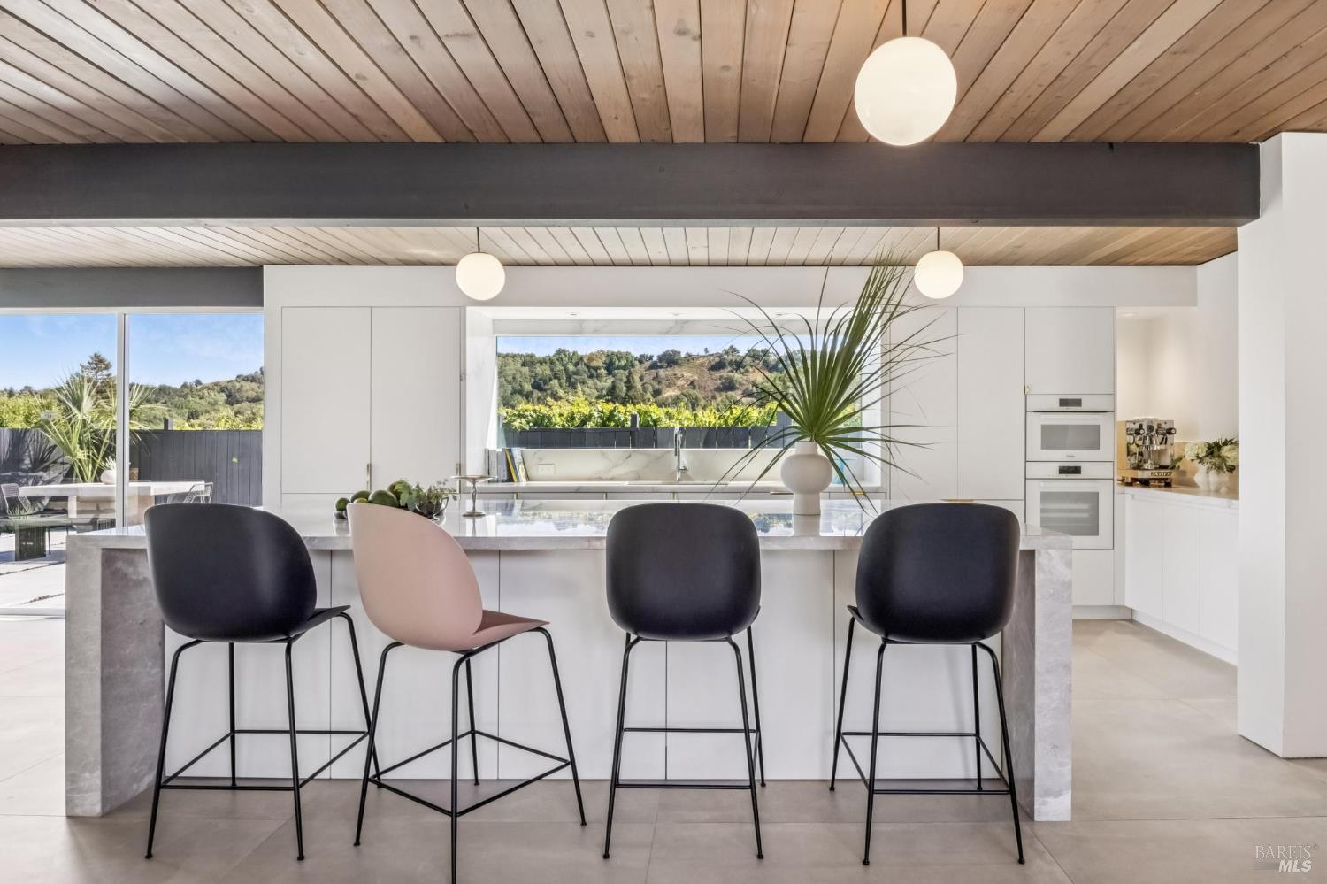 Detail Gallery Image 21 of 53 For 20 Mount Diablo Cir, San Rafael,  CA 94903 - 5 Beds | 2 Baths