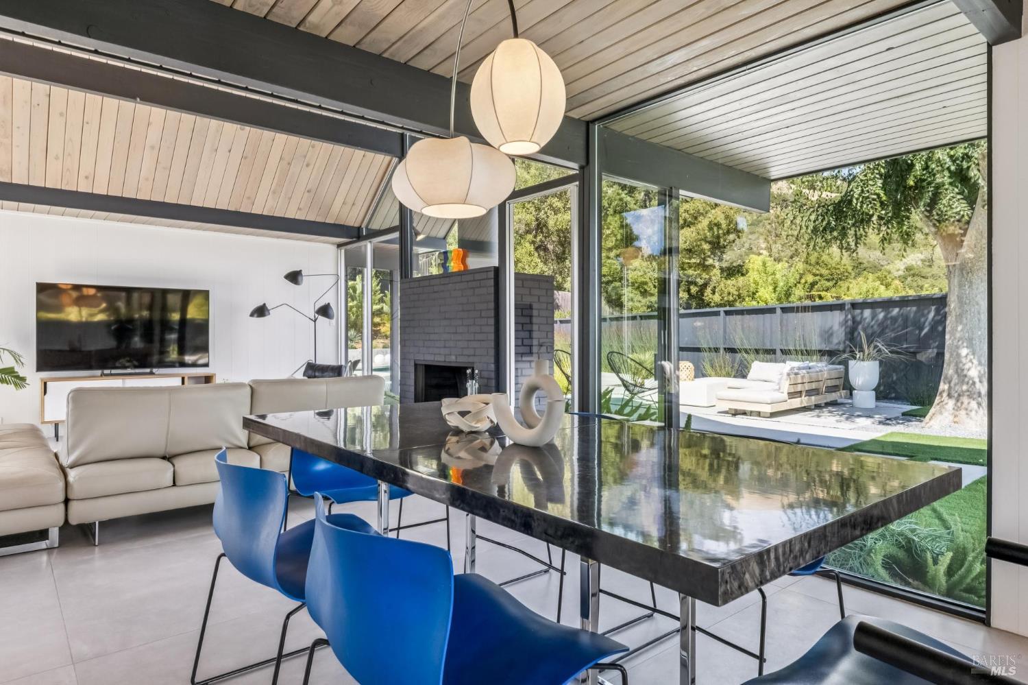 Detail Gallery Image 19 of 53 For 20 Mount Diablo Cir, San Rafael,  CA 94903 - 5 Beds | 2 Baths