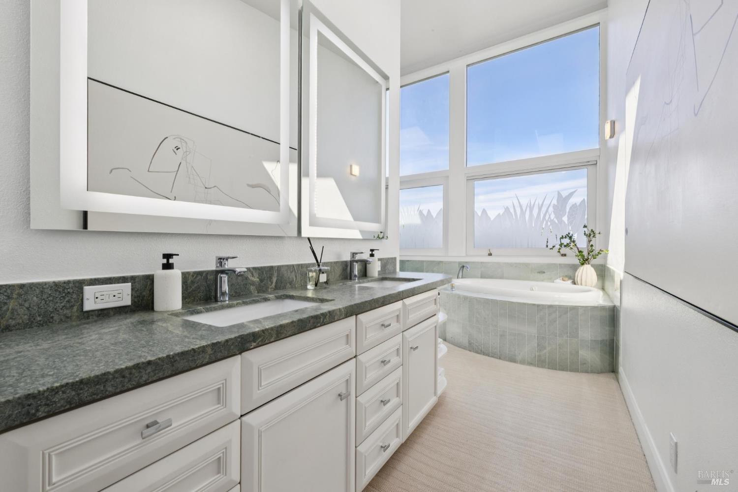 Detail Gallery Image 28 of 66 For 15 Prospect Ave, Sausalito,  CA 94965 - 3 Beds | 3/2 Baths
