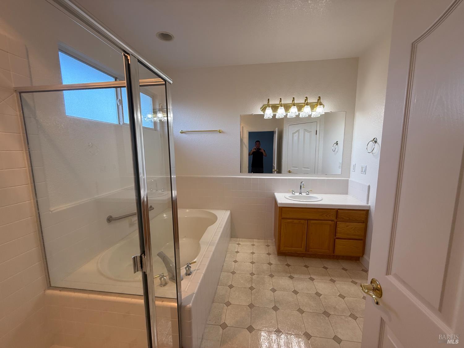 Detail Gallery Image 23 of 38 For 316 Acadia Dr, Petaluma,  CA 94954 - 4 Beds | 2/1 Baths