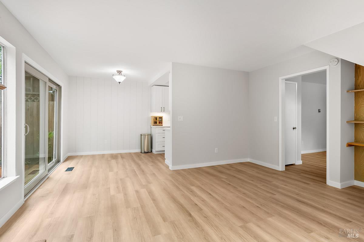Detail Gallery Image 8 of 23 For 3 Glen Dr, Fairfax,  CA 94930 - 3 Beds | 2/1 Baths