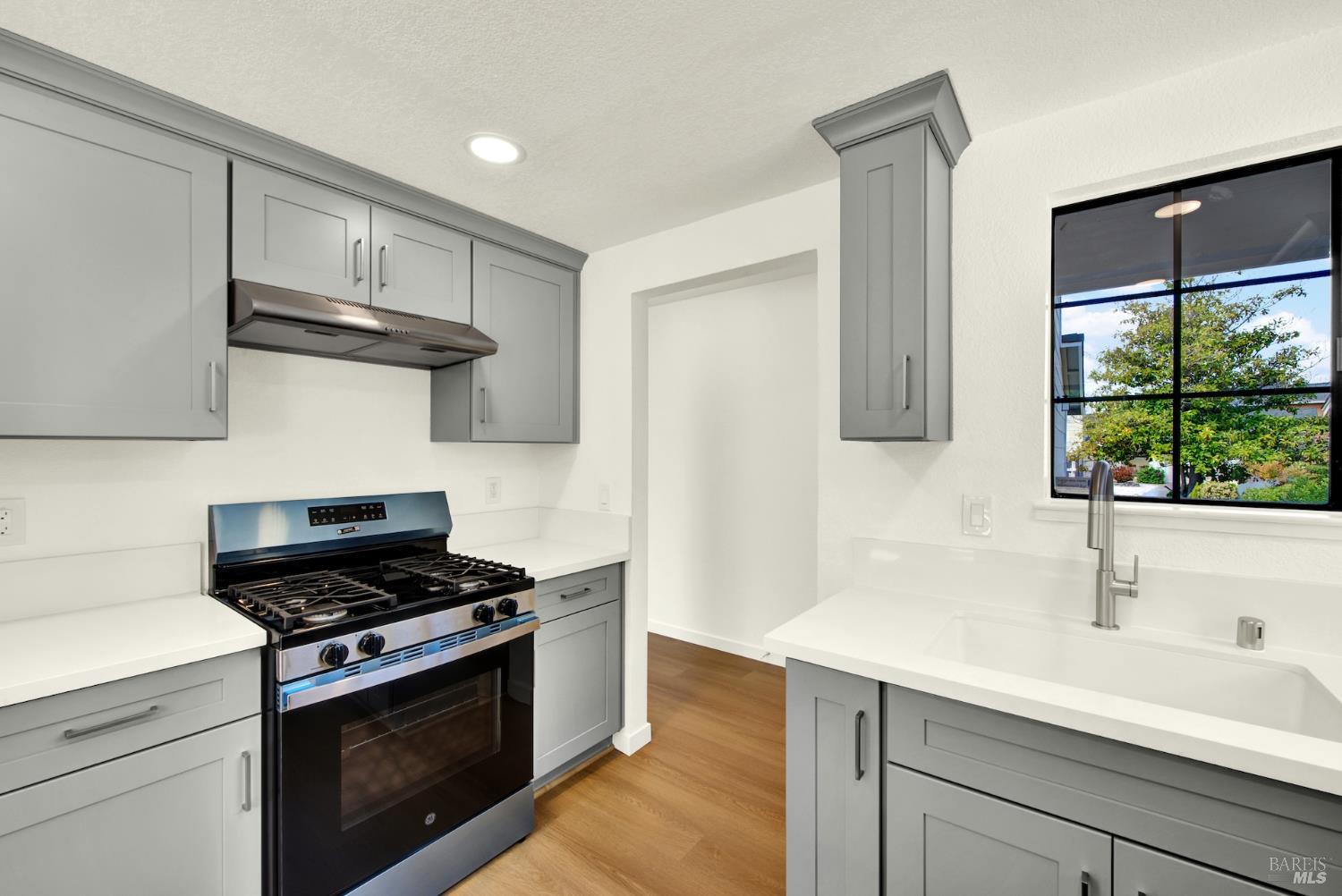 Detail Gallery Image 6 of 55 For 260 Neptunes Ct, Vallejo,  CA 94591 - 3 Beds | 3 Baths