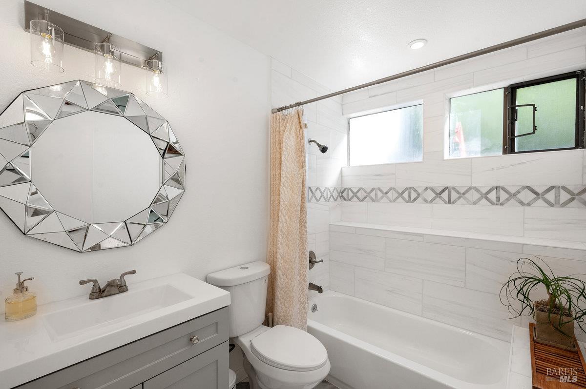 Detail Gallery Image 24 of 32 For 154 Professional Center Pkwy, San Rafael,  CA 94903 - 3 Beds | 2/1 Baths