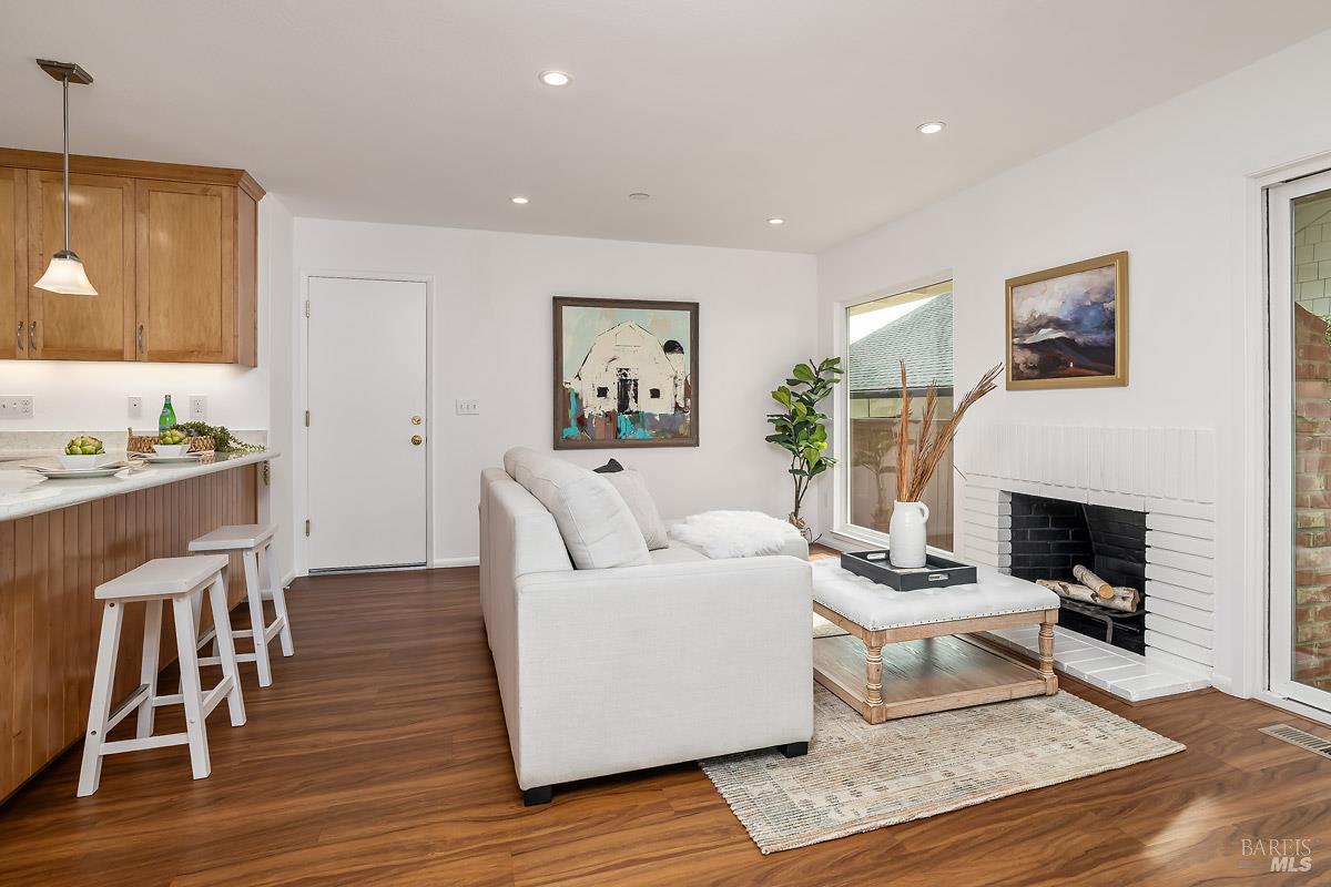 Detail Gallery Image 14 of 50 For 121 San Marino Dr, San Rafael,  CA 94901 - 3 Beds | 2 Baths