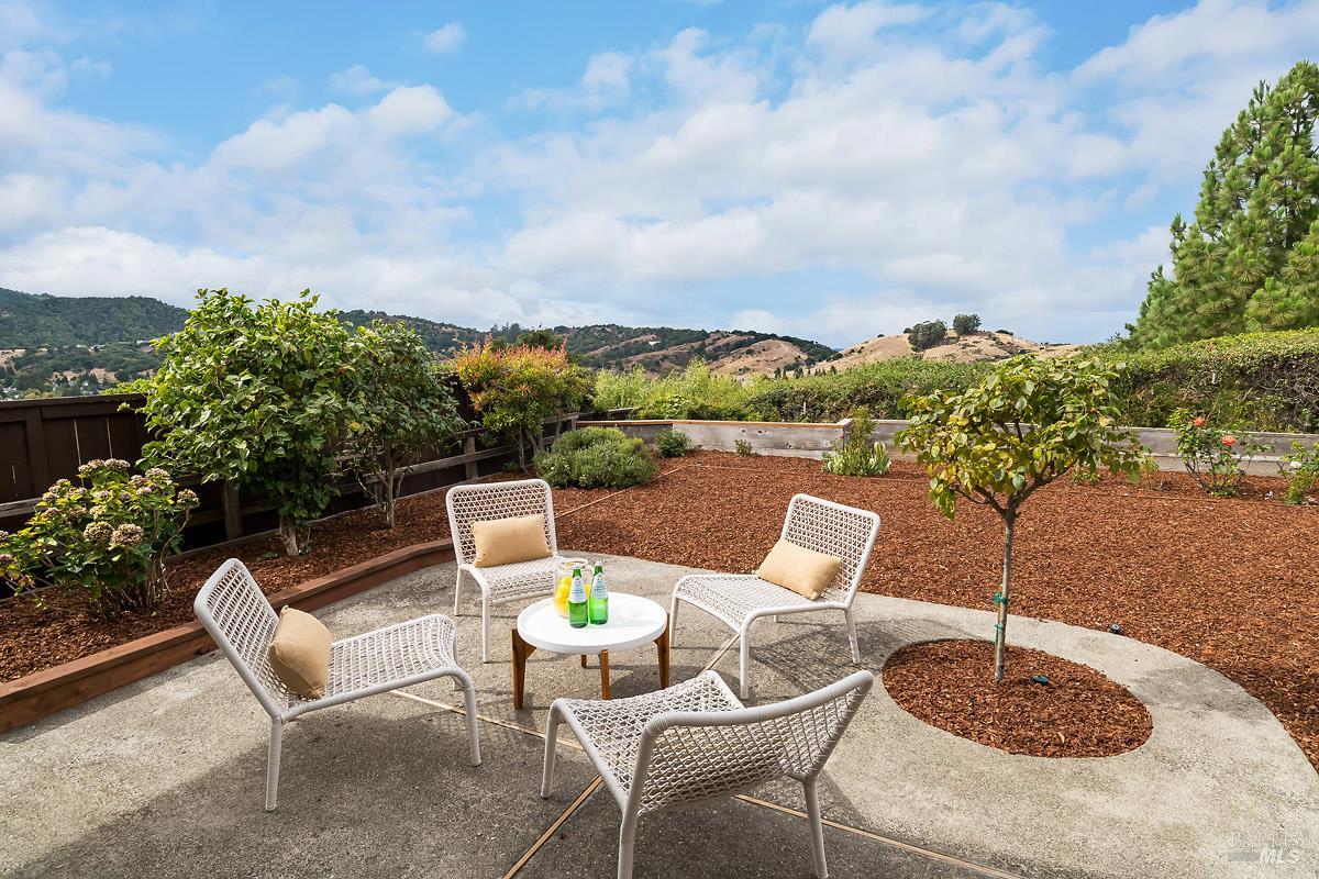 Detail Gallery Image 18 of 50 For 121 San Marino Dr, San Rafael,  CA 94901 - 3 Beds | 2 Baths