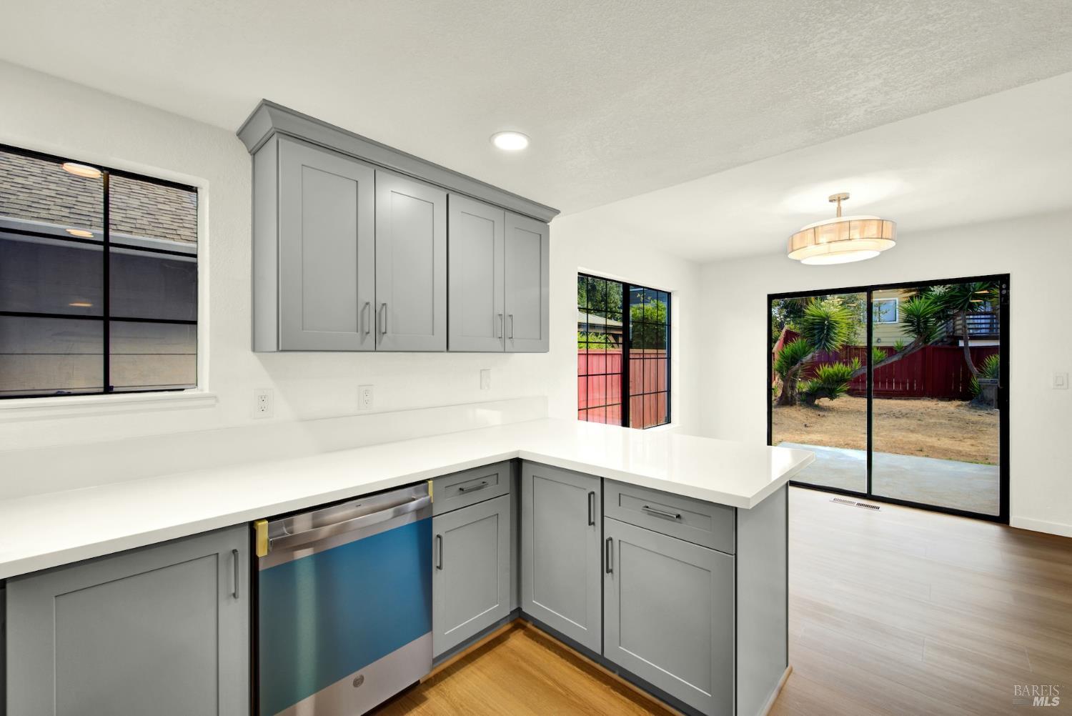 Detail Gallery Image 9 of 55 For 260 Neptunes Ct, Vallejo,  CA 94591 - 3 Beds | 3 Baths