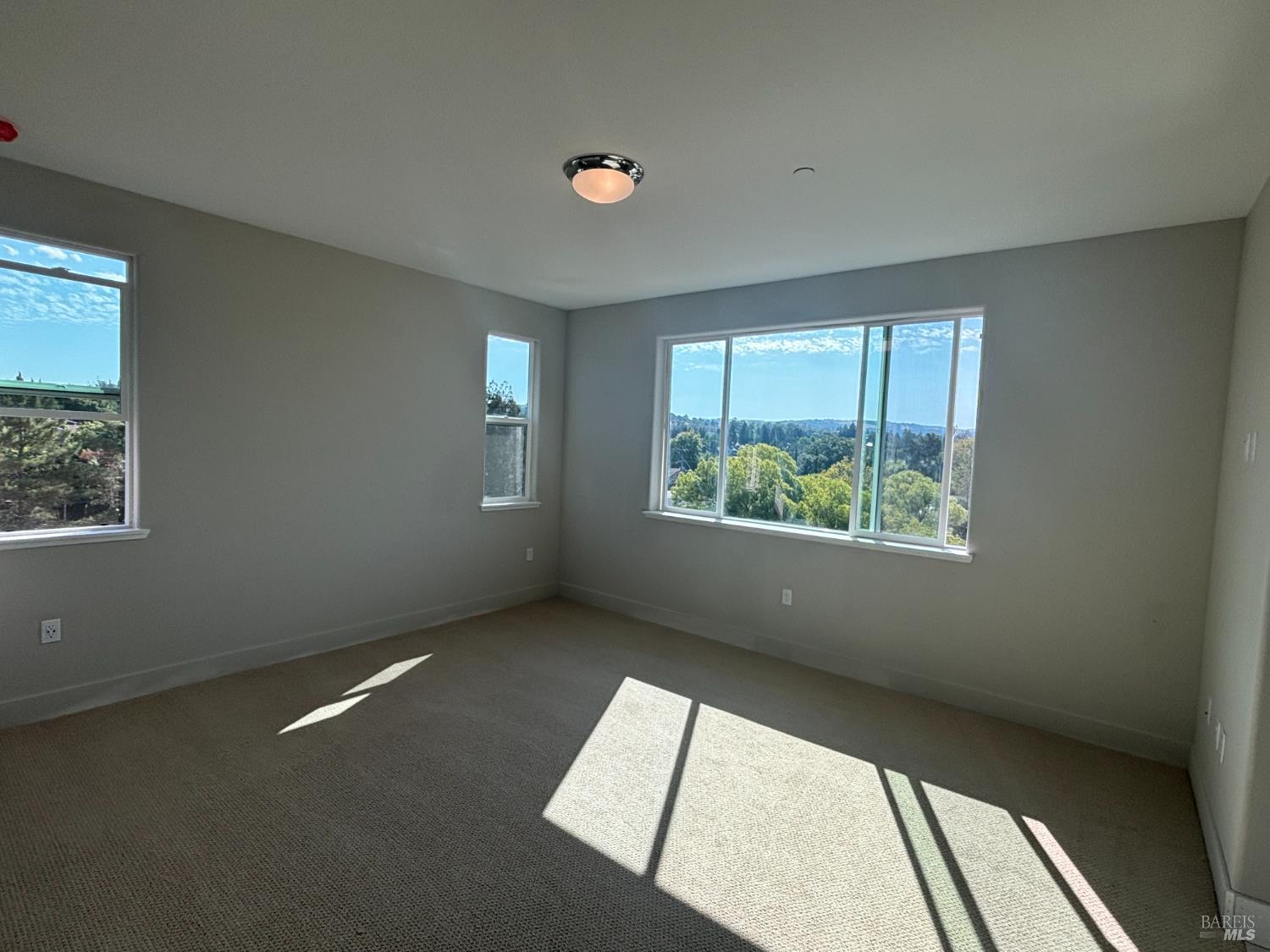 Detail Gallery Image 5 of 7 For 30 Denova Ln, Martinez,  CA 94553 - 4 Beds | 3 Baths