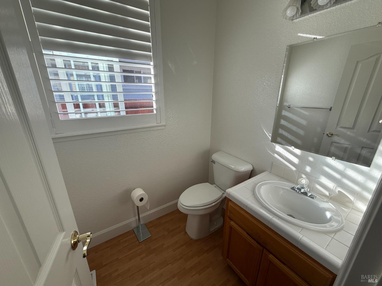 Detail Gallery Image 14 of 38 For 316 Acadia Dr, Petaluma,  CA 94954 - 4 Beds | 2/1 Baths