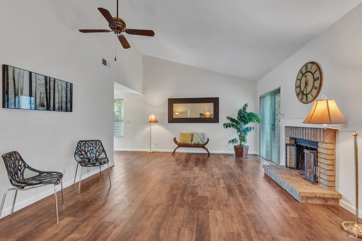 Detail Gallery Image 20 of 46 For 557 Willow Ct, Benicia,  CA 94510 - 2 Beds | 2/1 Baths