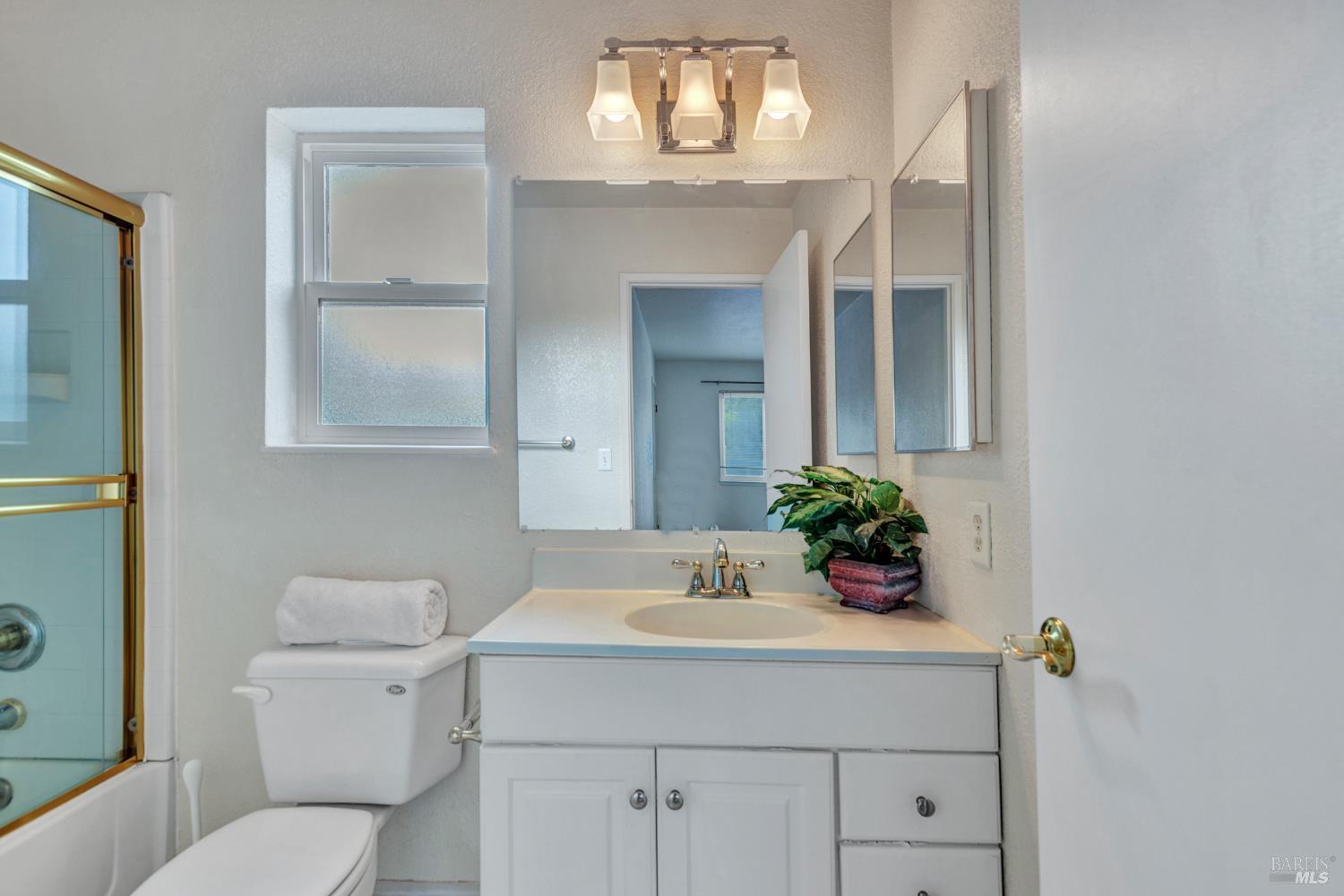 Detail Gallery Image 43 of 46 For 557 Willow Ct, Benicia,  CA 94510 - 2 Beds | 2/1 Baths