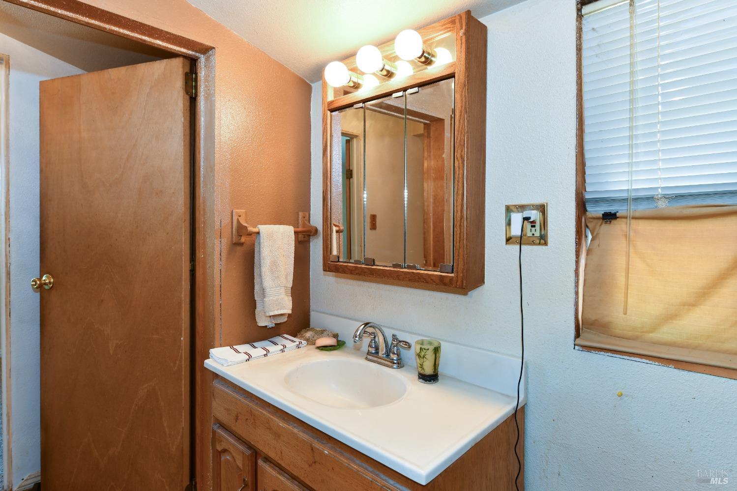 Detail Gallery Image 25 of 30 For 1215 Rutledge Ave, Santa Rosa,  CA 95404 - 4 Beds | 2 Baths
