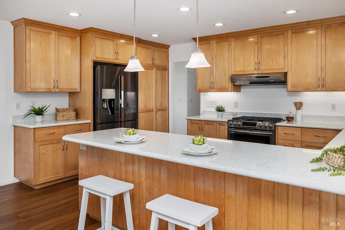 Detail Gallery Image 9 of 50 For 121 San Marino Dr, San Rafael,  CA 94901 - 3 Beds | 2 Baths