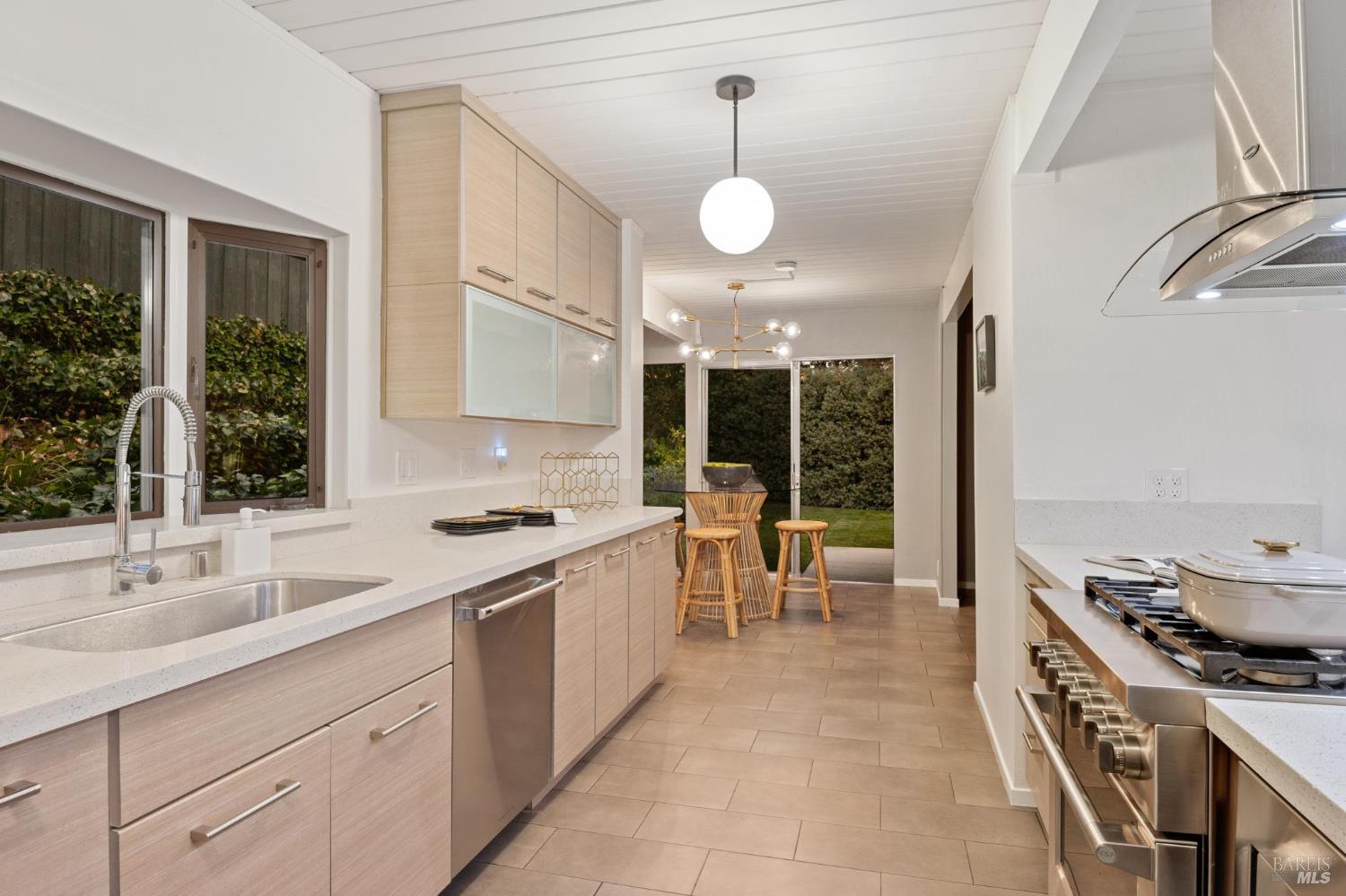 Detail Gallery Image 58 of 61 For 100 Mount Lyell Dr, San Rafael,  CA 94903 - 5 Beds | 2 Baths